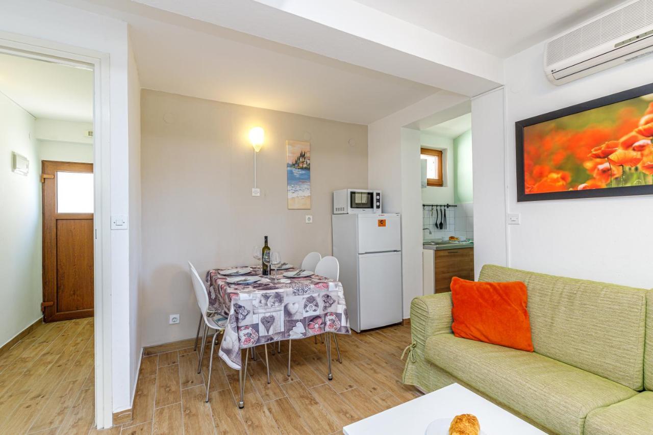 רוביני Al Mare Apartments מראה חיצוני תמונה